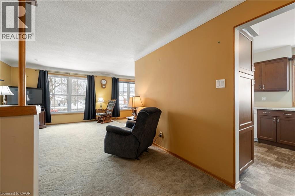 401 Mohawk Road W, Hamilton, Ontario  L9C 1W5 - Photo 8 - 40804281