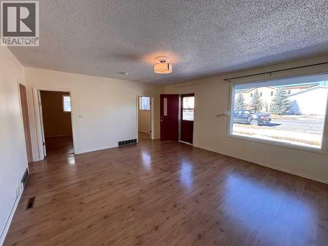 341 50 Avenue W, Claresholm, Alberta  T0L 0T0 - Photo 9 - A2289549