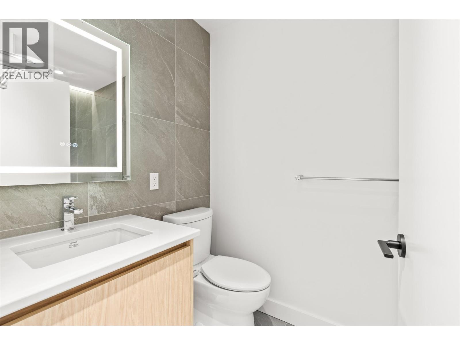 3051 Abbott Street Unit# 204, Kelowna, British Columbia  V1Y 1G9 - Photo 3 - 10376858