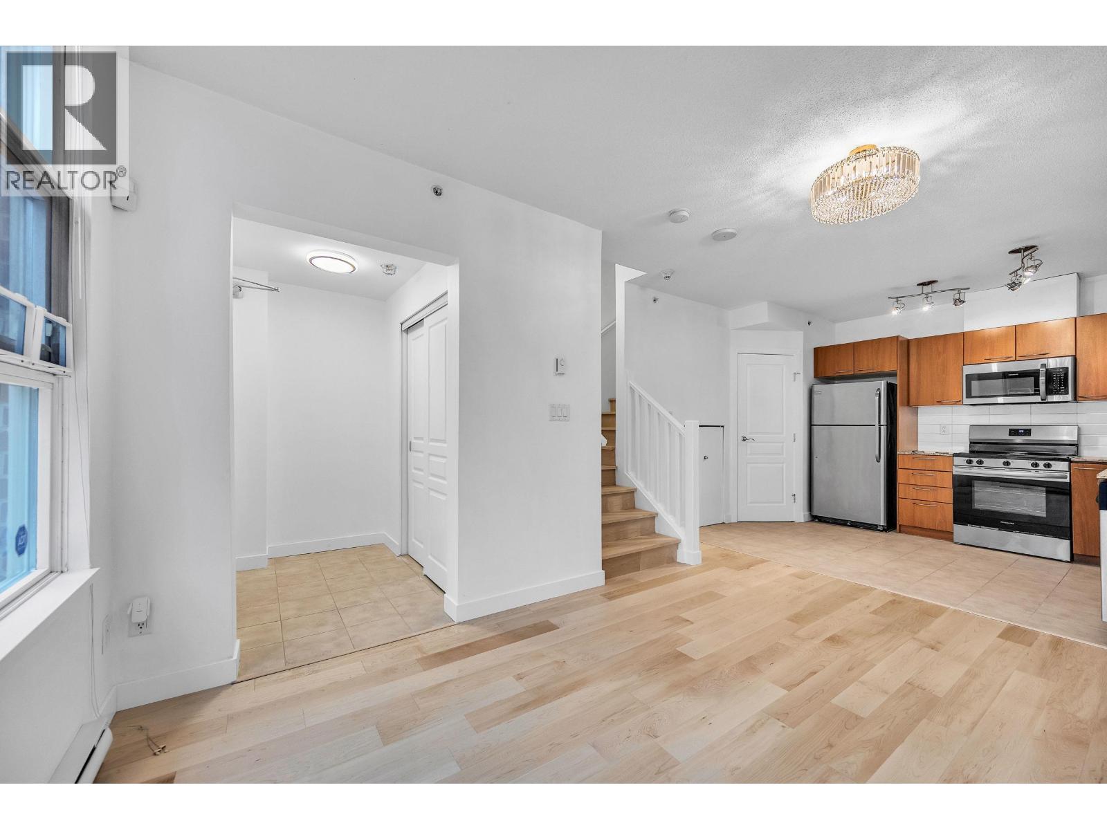 1468 Cedar Cottage Mews, Vancouver, British Columbia  V5N 5Z1 - Photo 3 - R3098044