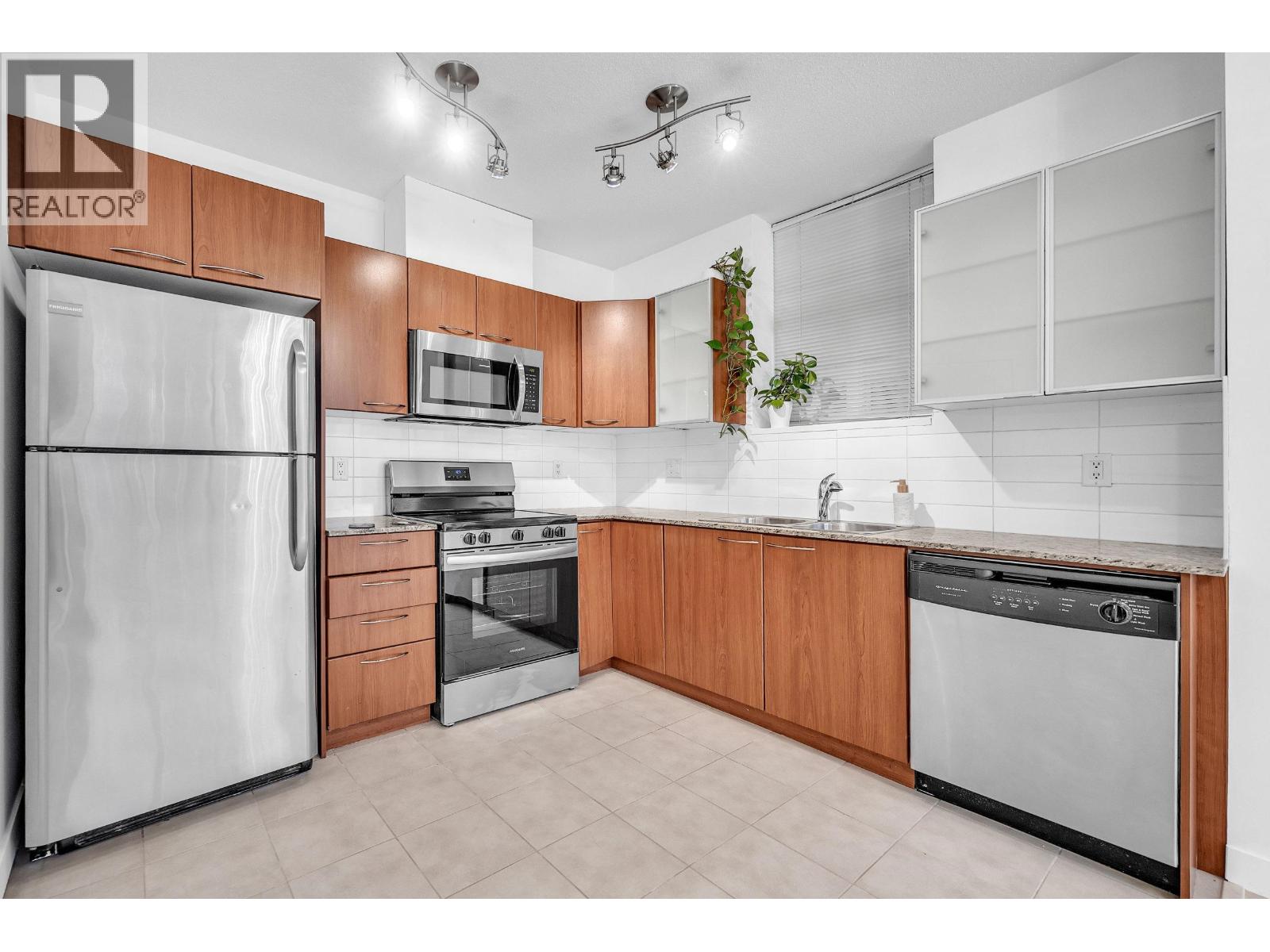 1468 Cedar Cottage Mews, Vancouver, British Columbia  V5N 5Z1 - Photo 4 - R3098044