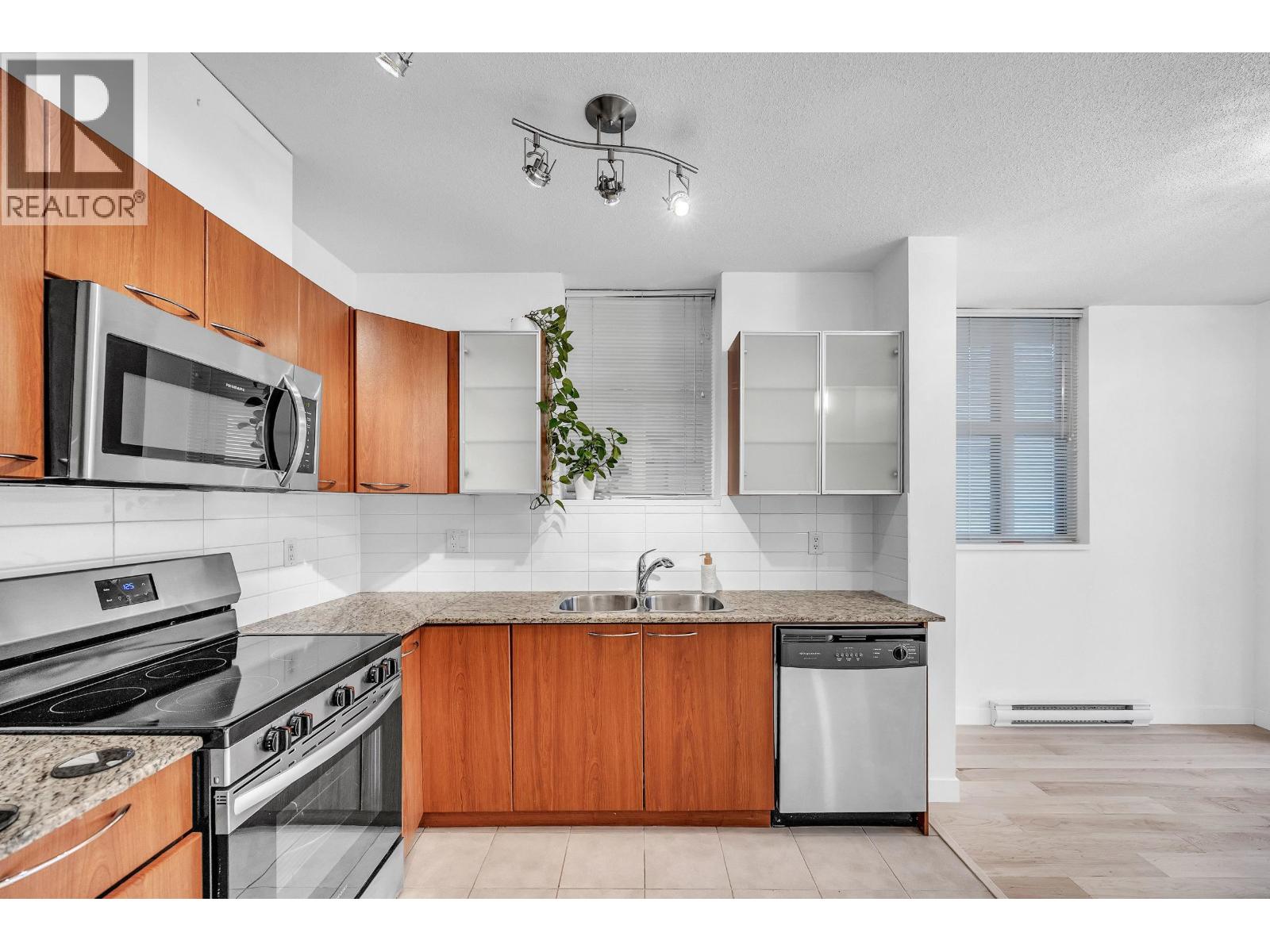 1468 Cedar Cottage Mews, Vancouver, British Columbia  V5N 5Z1 - Photo 5 - R3098044