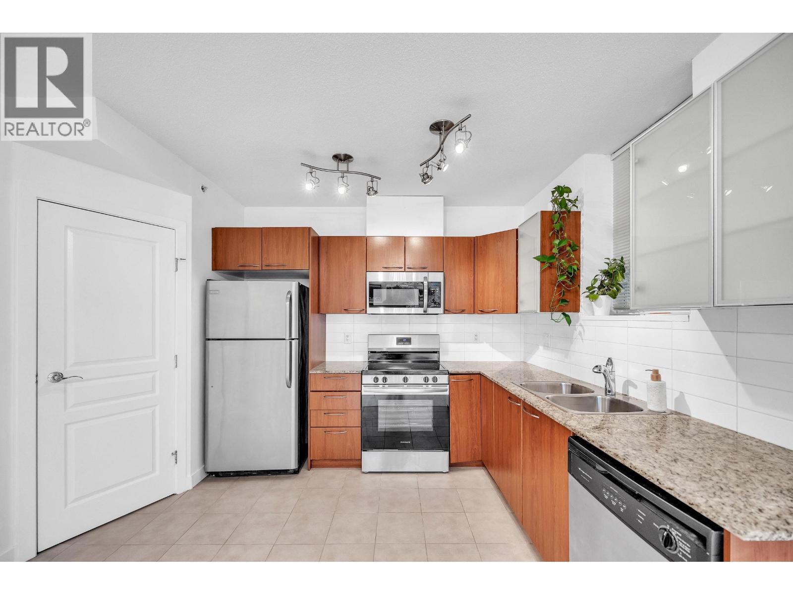 1468 Cedar Cottage Mews, Vancouver, British Columbia  V5N 5Z1 - Photo 6 - R3098044