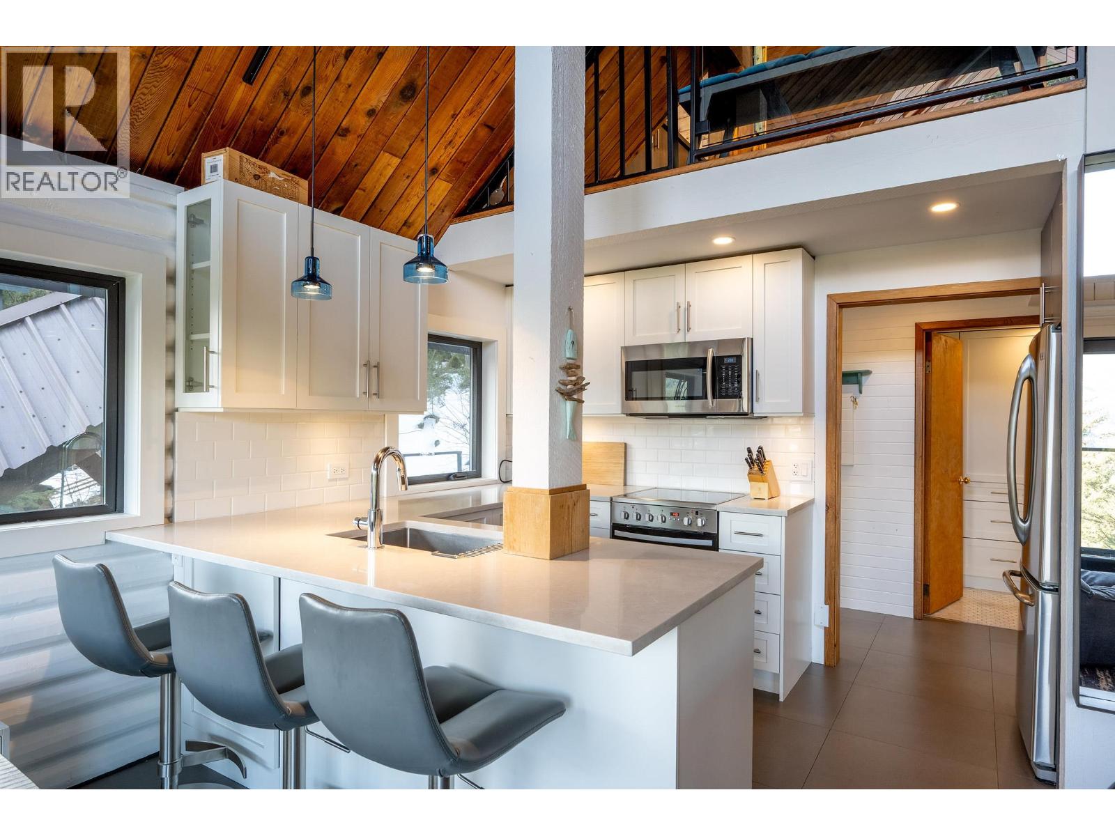 8706 Wedgeview Place, Whistler, British Columbia  V8E 0G1 - Photo 6 - R3098027