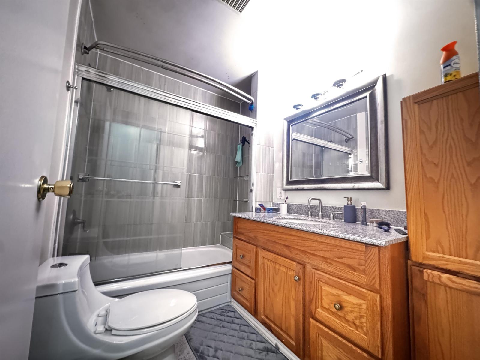 10527 Holly Park Lane, Surrey, British Columbia  V3R 6X8 - Photo 11 - R3097318