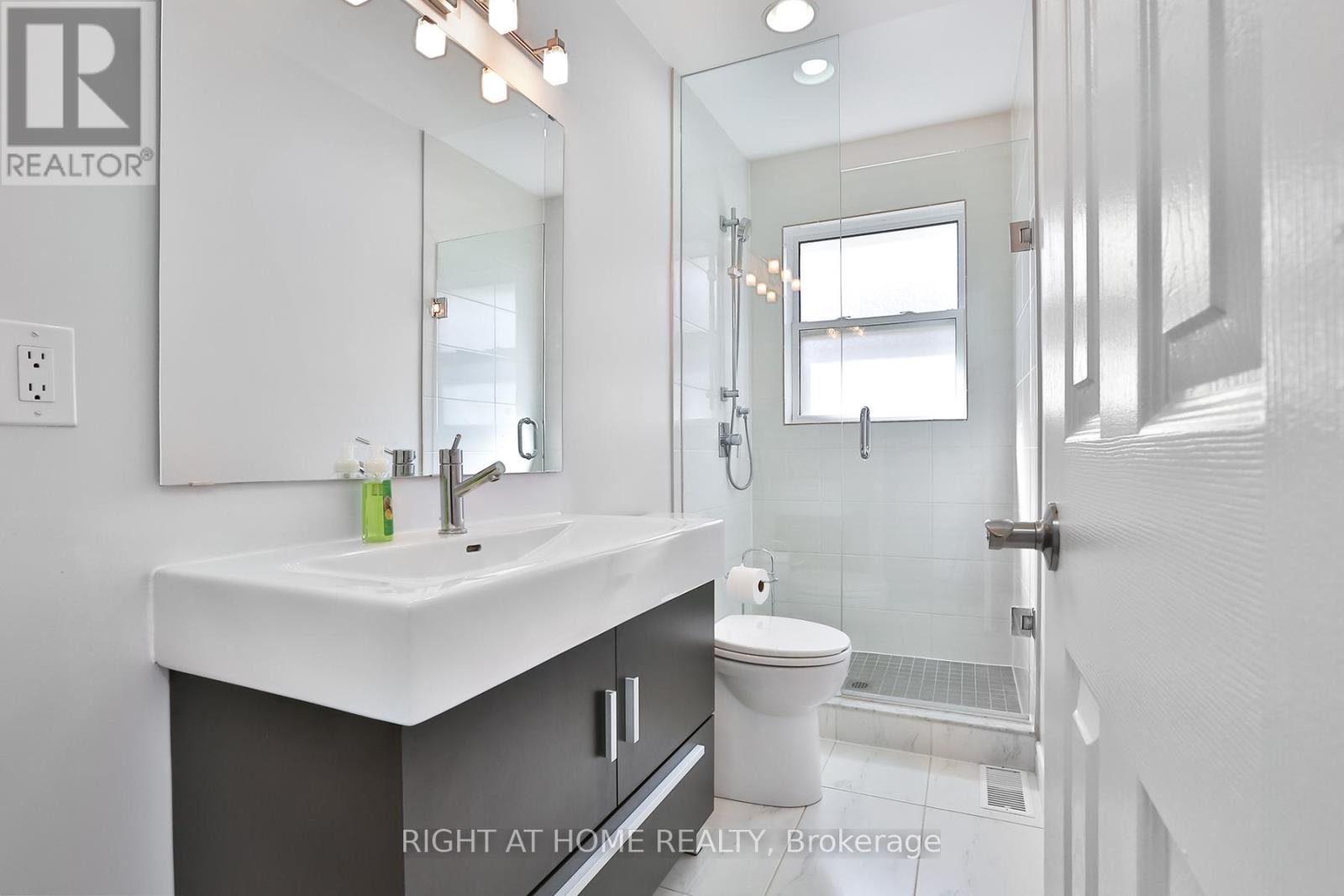 Upper - 63 Panmure Crescent, Toronto, Ontario  M1K 4Y5 - Photo 10 - E12867040