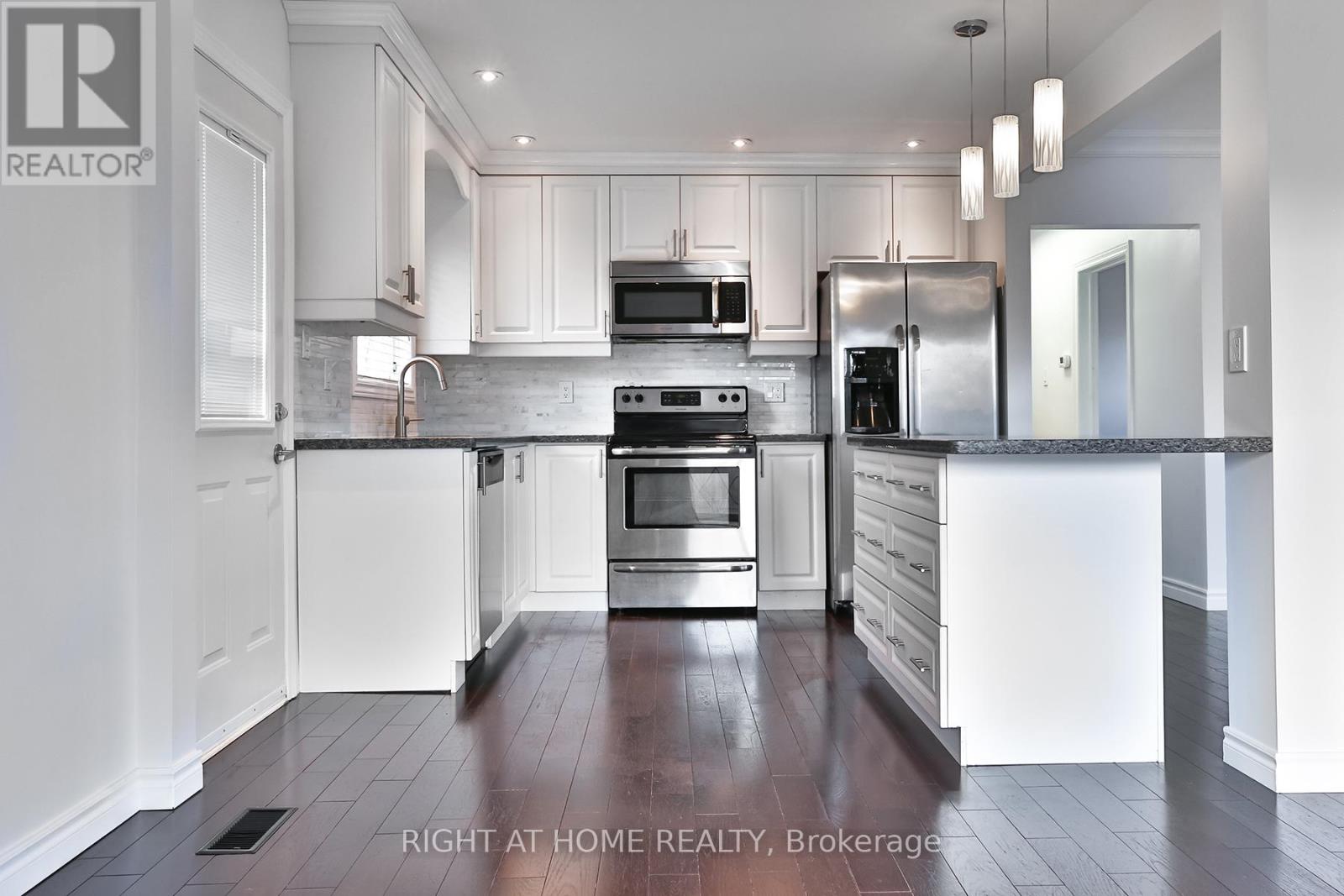 Upper - 63 Panmure Crescent, Toronto, Ontario  M1K 4Y5 - Photo 17 - E12867040