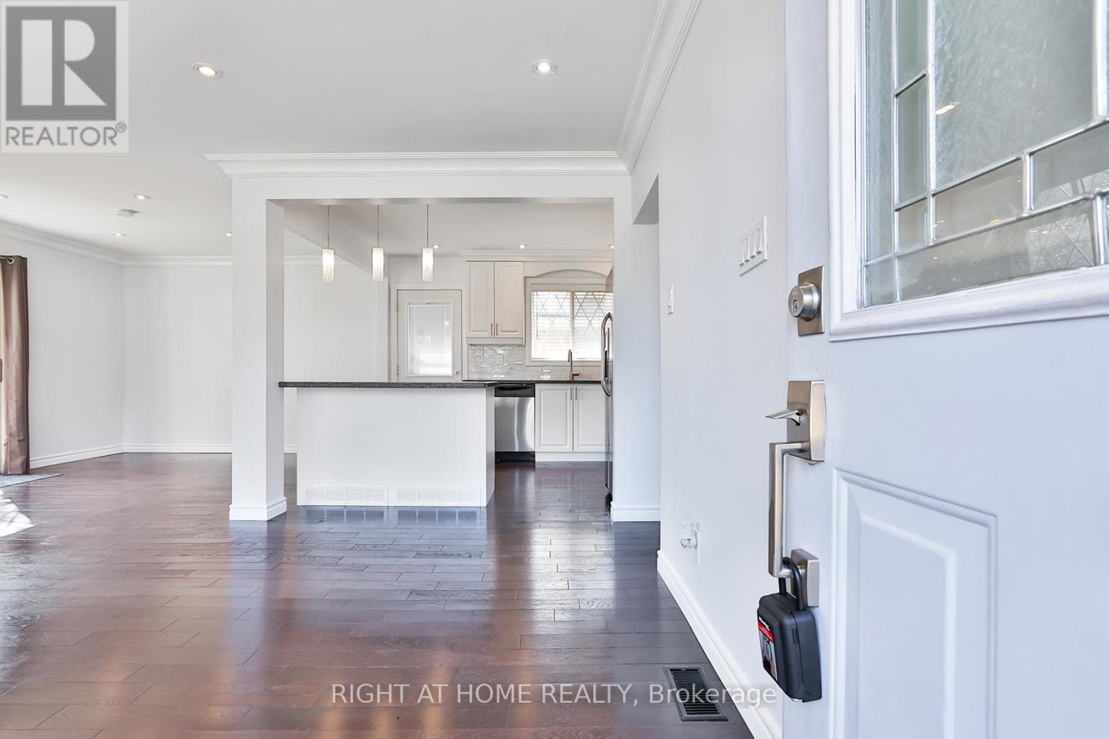 Upper - 63 Panmure Crescent, Toronto, Ontario  M1K 4Y5 - Photo 18 - E12867040