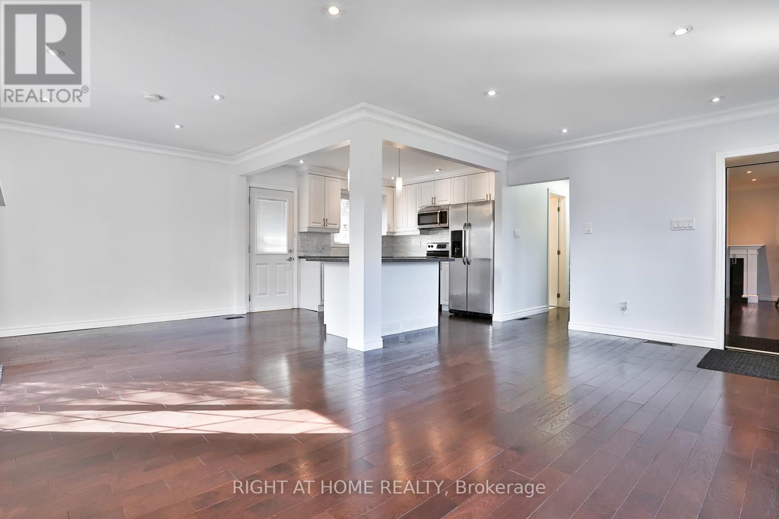 Upper - 63 Panmure Crescent, Toronto, Ontario  M1K 4Y5 - Photo 19 - E12867040