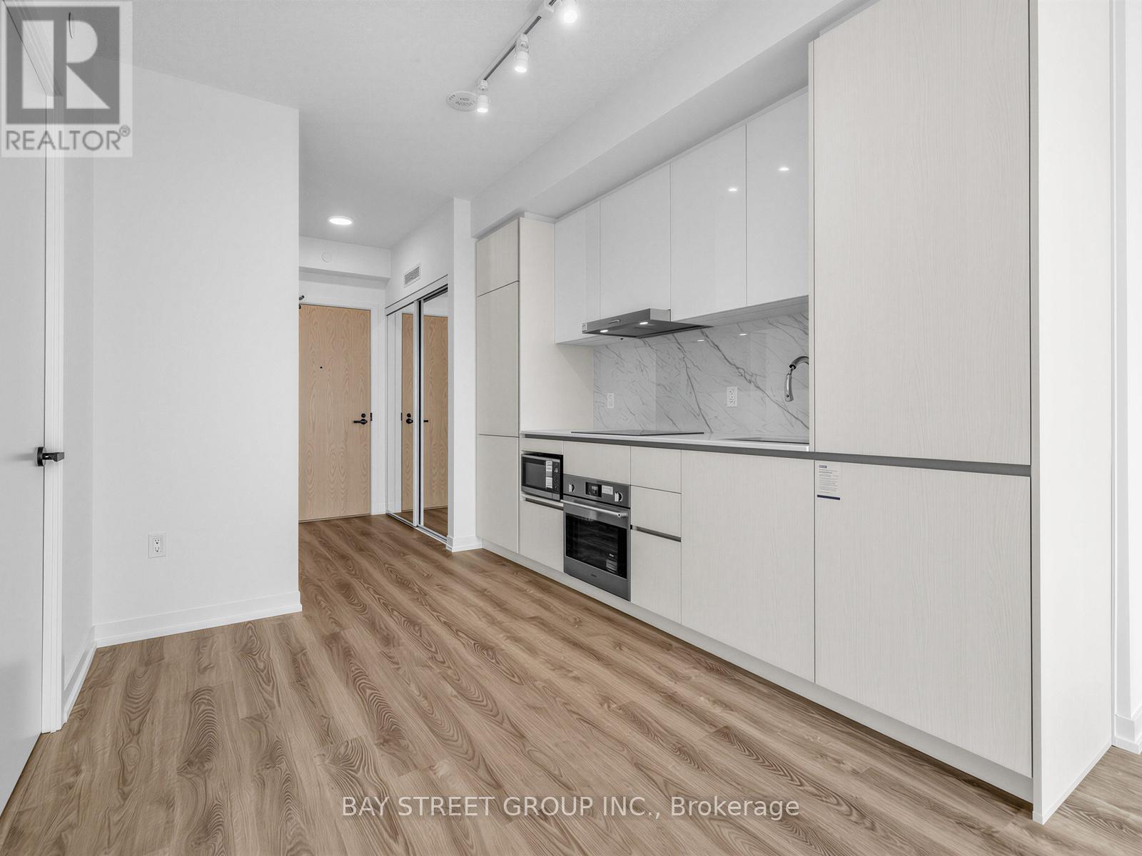 5511 - 8 Interchange Way, Vaughan, Ontario  L4K 0R2 - Photo 4 - N12867096