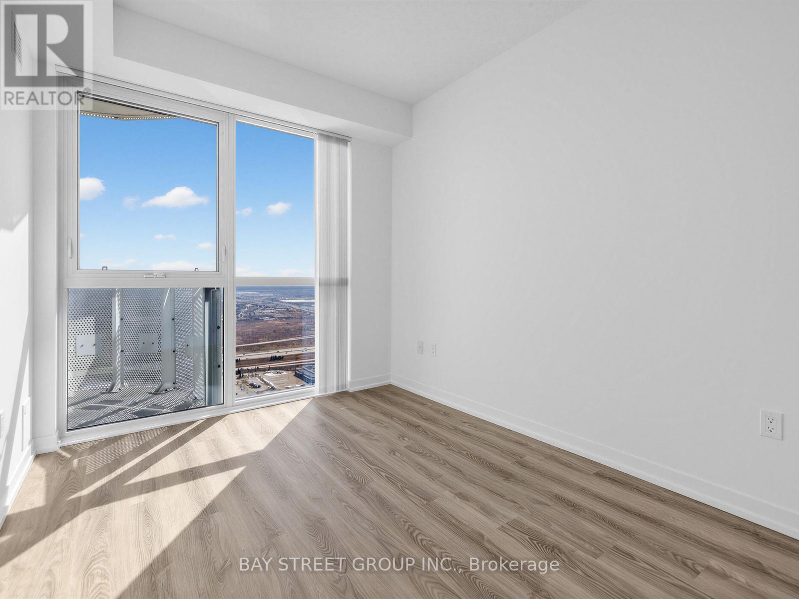 5511 - 8 Interchange Way, Vaughan, Ontario  L4K 0R2 - Photo 8 - N12867096