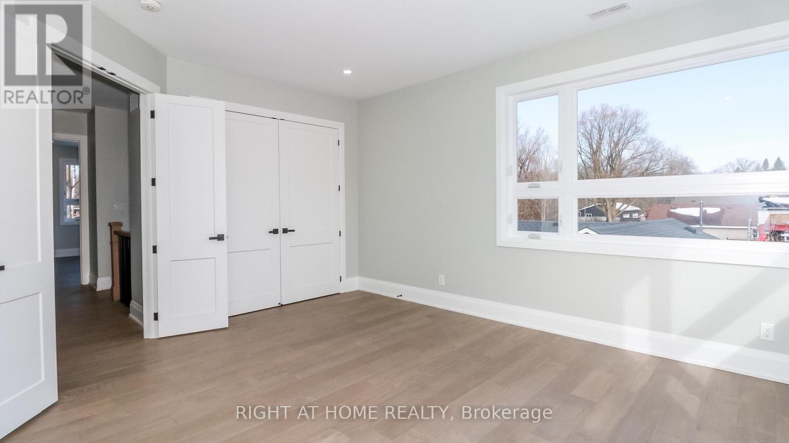 1012 Ferrier Avenue, Innisfil, Ontario  L0L 1W0 - Photo 21 - N12867108