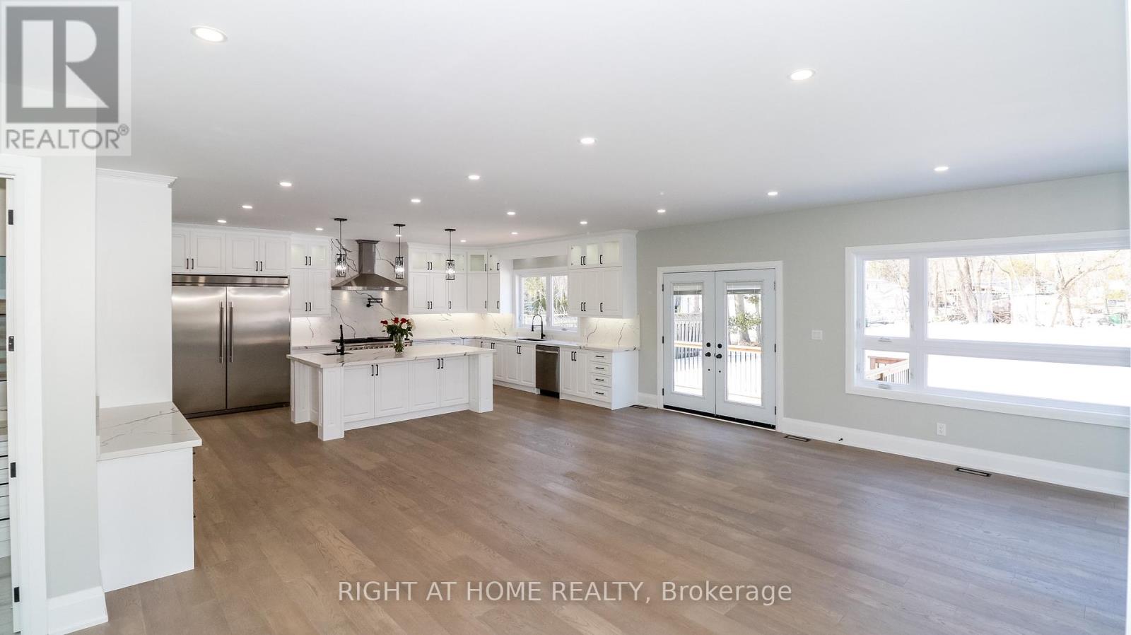 1012 Ferrier Avenue, Innisfil, Ontario  L0L 1W0 - Photo 6 - N12867108