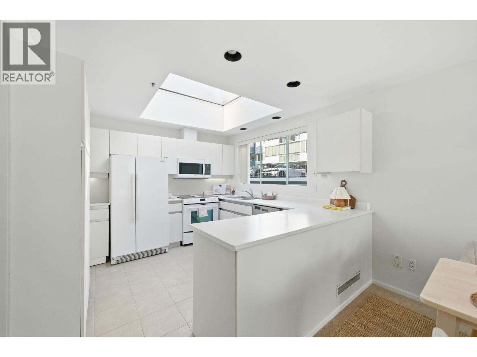 205 565 17th Street, West Vancouver, British Columbia  V7V 3S9 - Photo 6 - R3093164