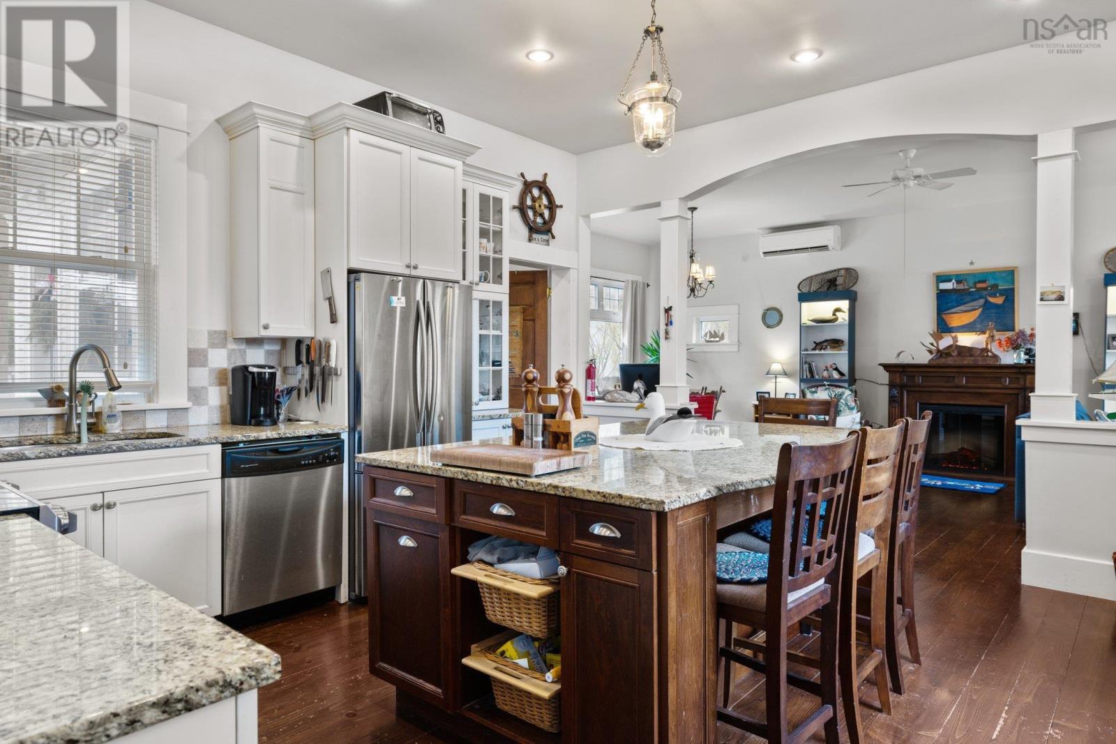 123 Duke Street, Chester, Nova Scotia  B0J 1J0 - Photo 3 - 202515495