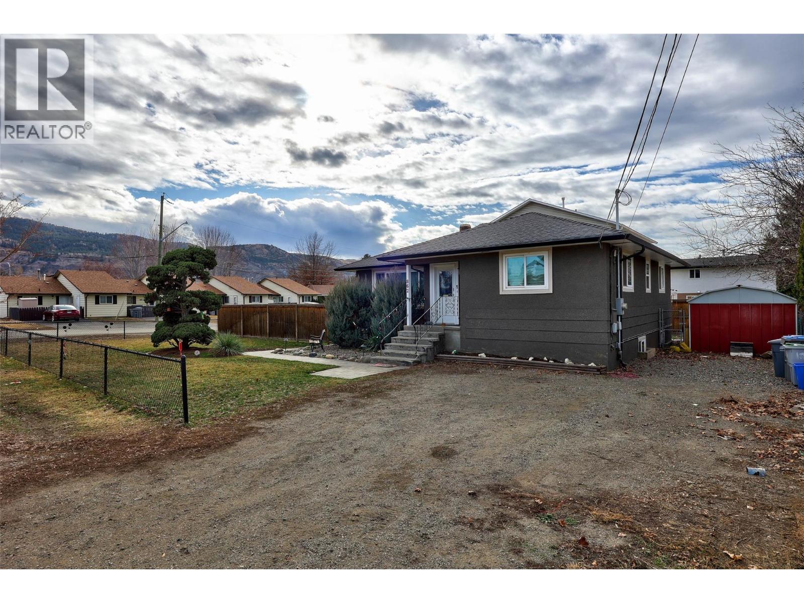 862 Desmond Street, Kamloops, British Columbia  V2B 5K5 - Photo 2 - 10378725
