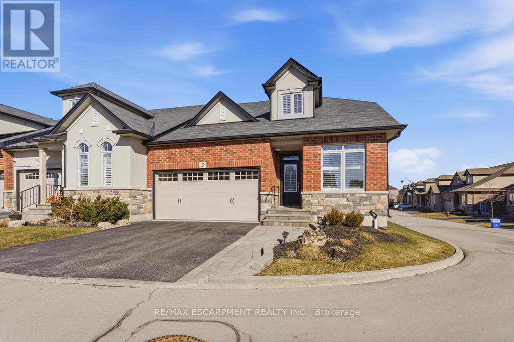 27 - 53 REDFERN AVENUE, Hamilton, Ontario