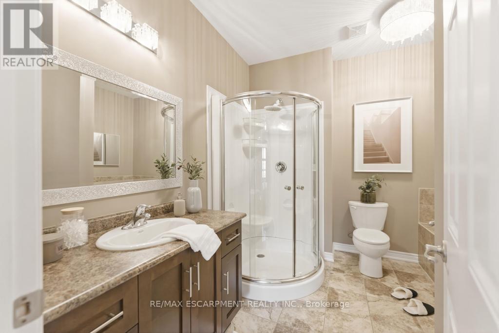 27 - 53 Redfern Avenue, Hamilton, Ontario  L9C 0E2 - Photo 12 - X12867038