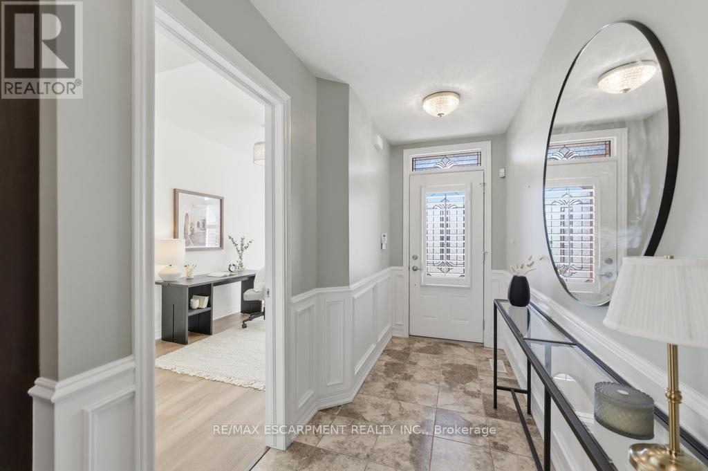 27 - 53 Redfern Avenue, Hamilton, Ontario  L9C 0E2 - Photo 2 - X12867038