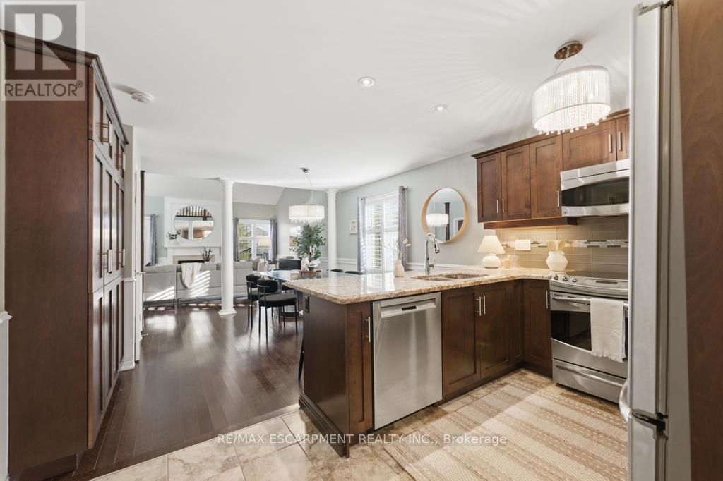 27 - 53 Redfern Avenue, Hamilton, Ontario  L9C 0E2 - Photo 4 - X12867038