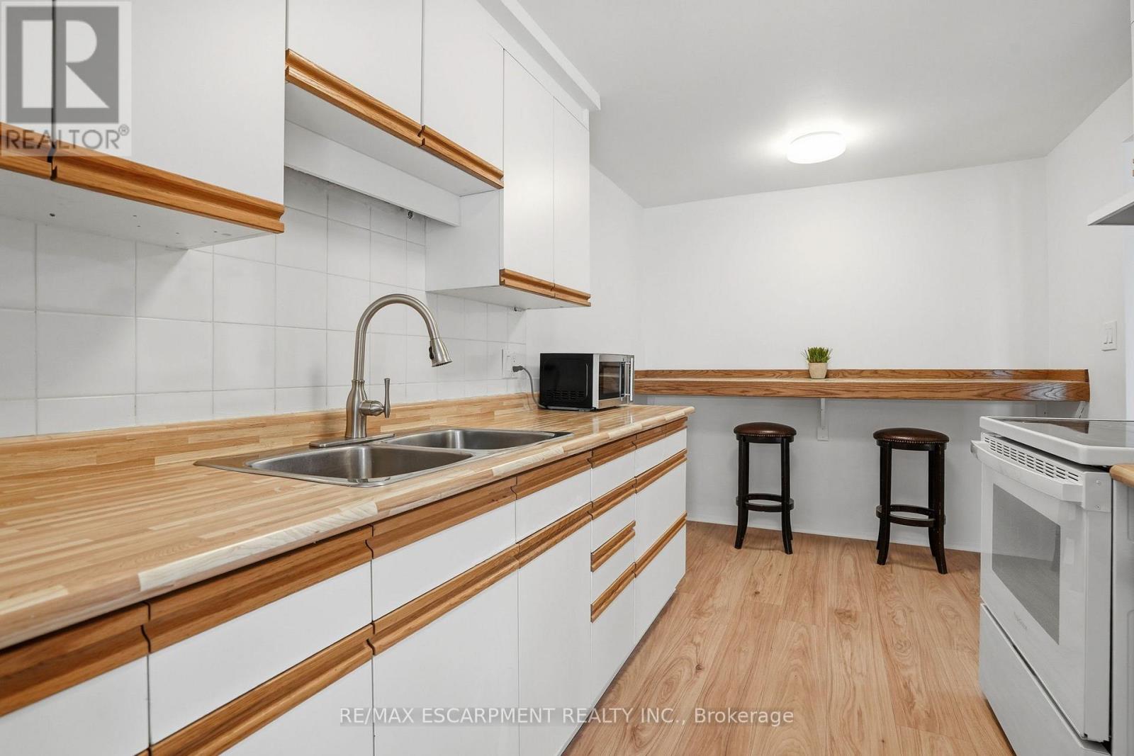 7 Calcott Court, Thorold, Ontario  L2V 4J9 - Photo 10 - X12867074