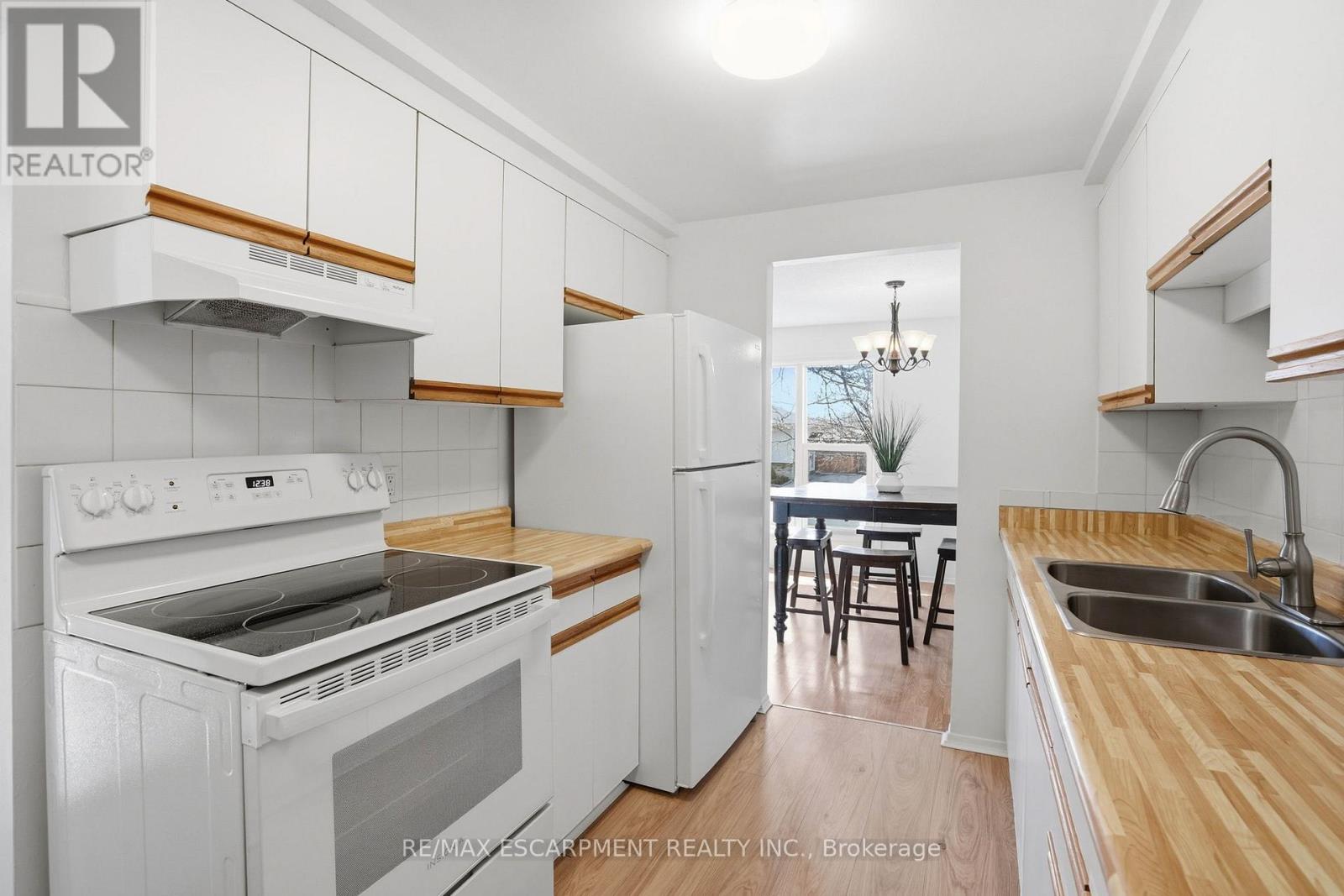 7 Calcott Court, Thorold, Ontario  L2V 4J9 - Photo 12 - X12867074