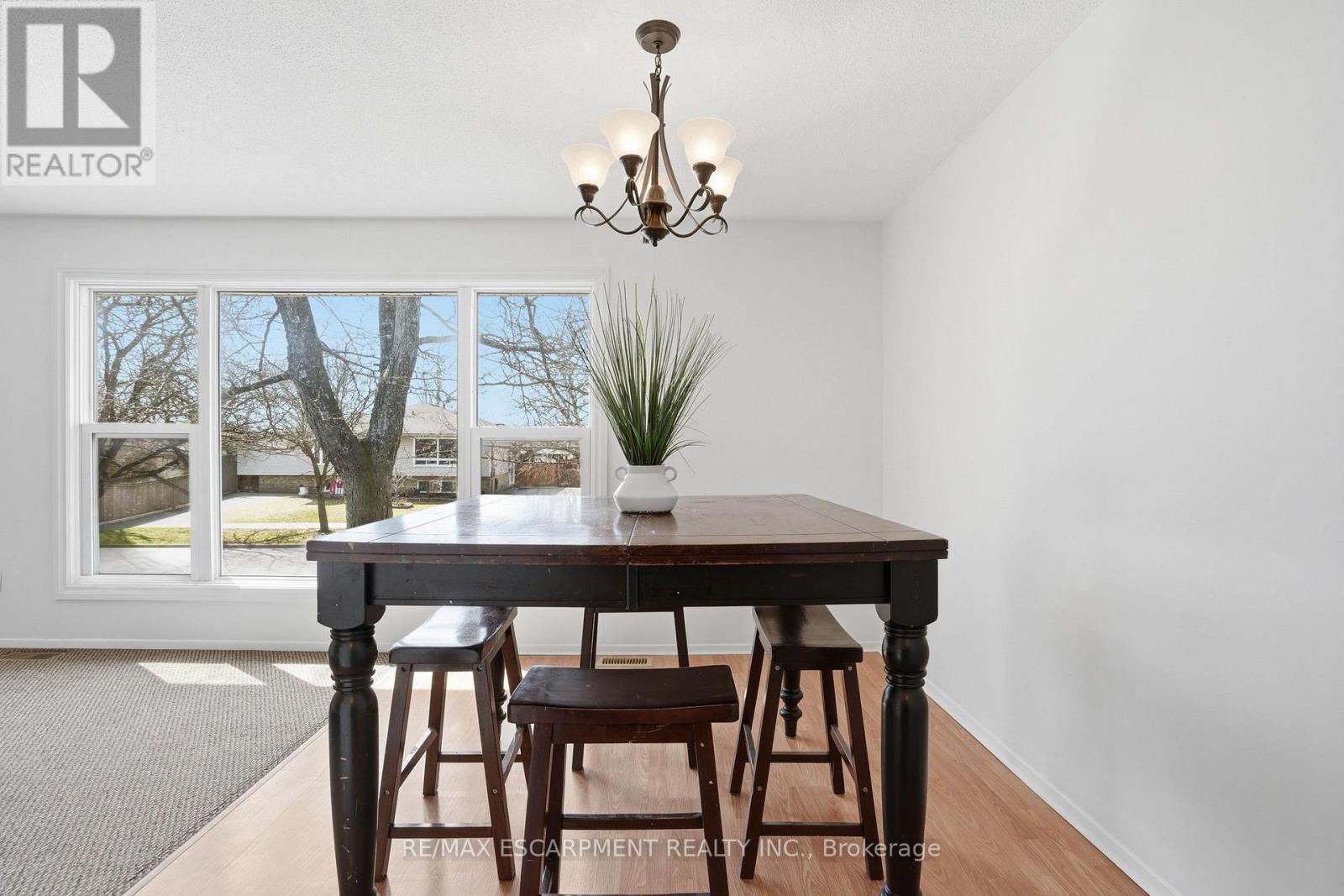 7 Calcott Court, Thorold, Ontario  L2V 4J9 - Photo 9 - X12867074