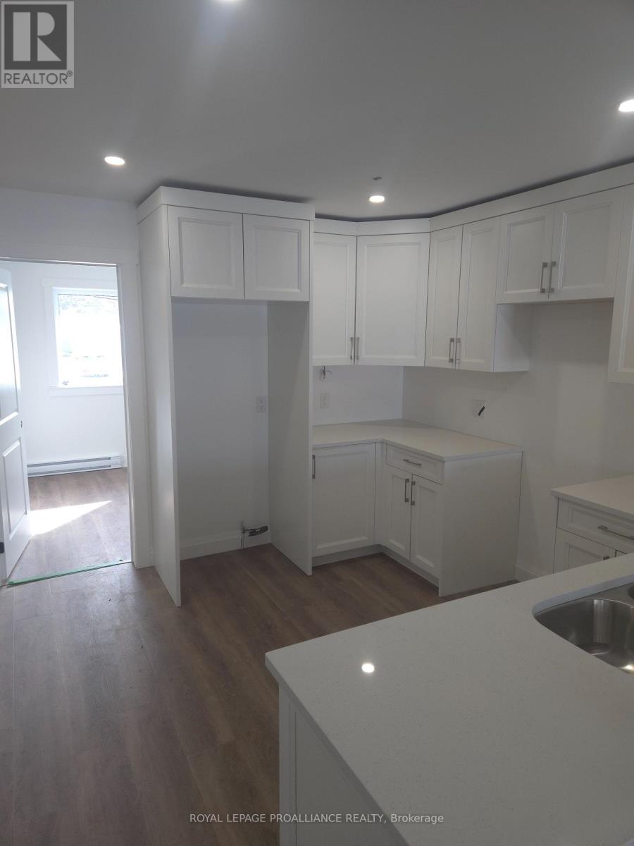 2 - 92 Lywood Street, Belleville, Ontario  K0K 1K0 - Photo 3 - X12776522