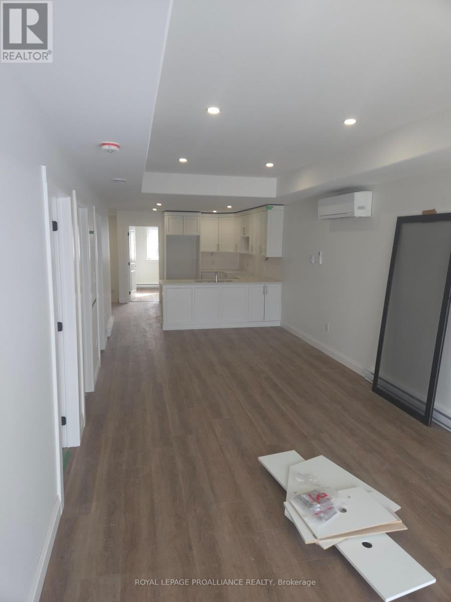 2 - 92 Lywood Street, Belleville, Ontario  K0K 1K0 - Photo 6 - X12776522