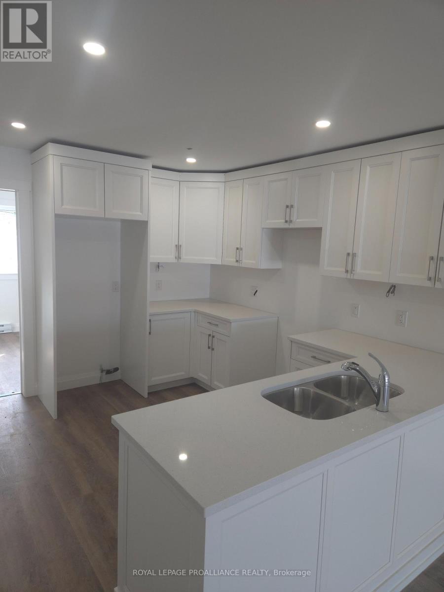 2 - 92 Lywood Street, Belleville, Ontario  K0K 1K0 - Photo 5 - X12776522