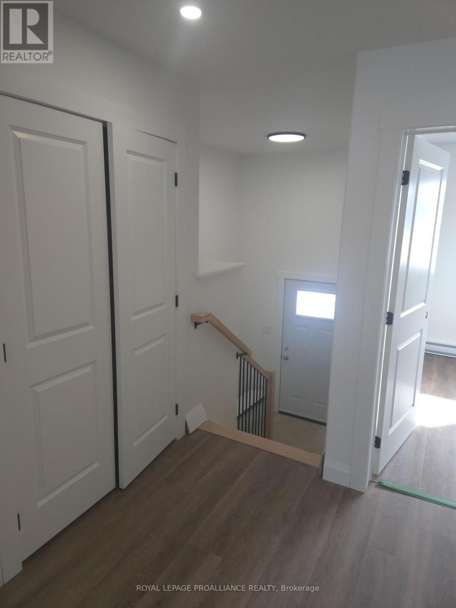 2 - 92 Lywood Street, Belleville, Ontario  K0K 1K0 - Photo 2 - X12776522