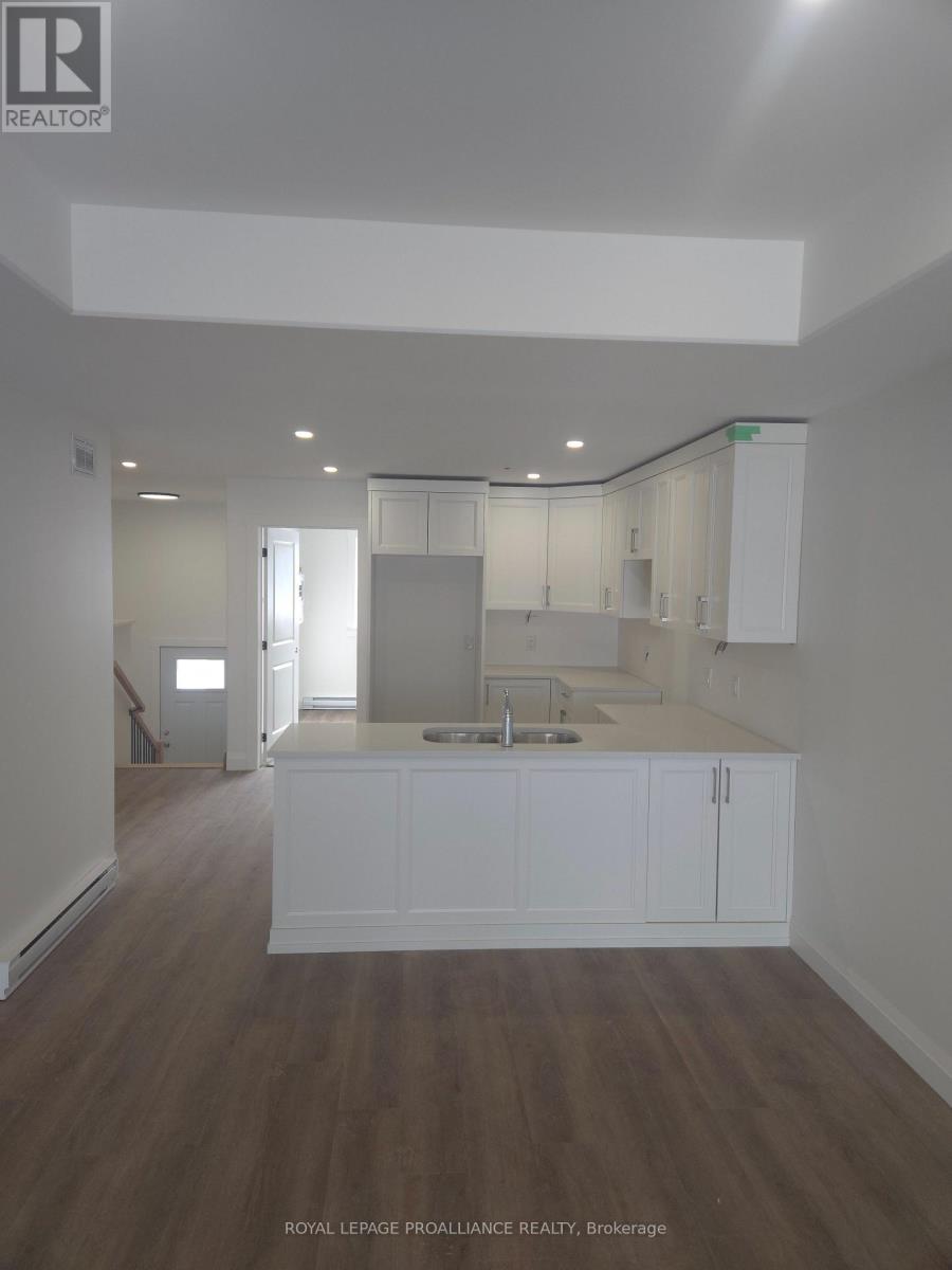 2 - 92 Lywood Street, Belleville, Ontario  K0K 1K0 - Photo 4 - X12776522