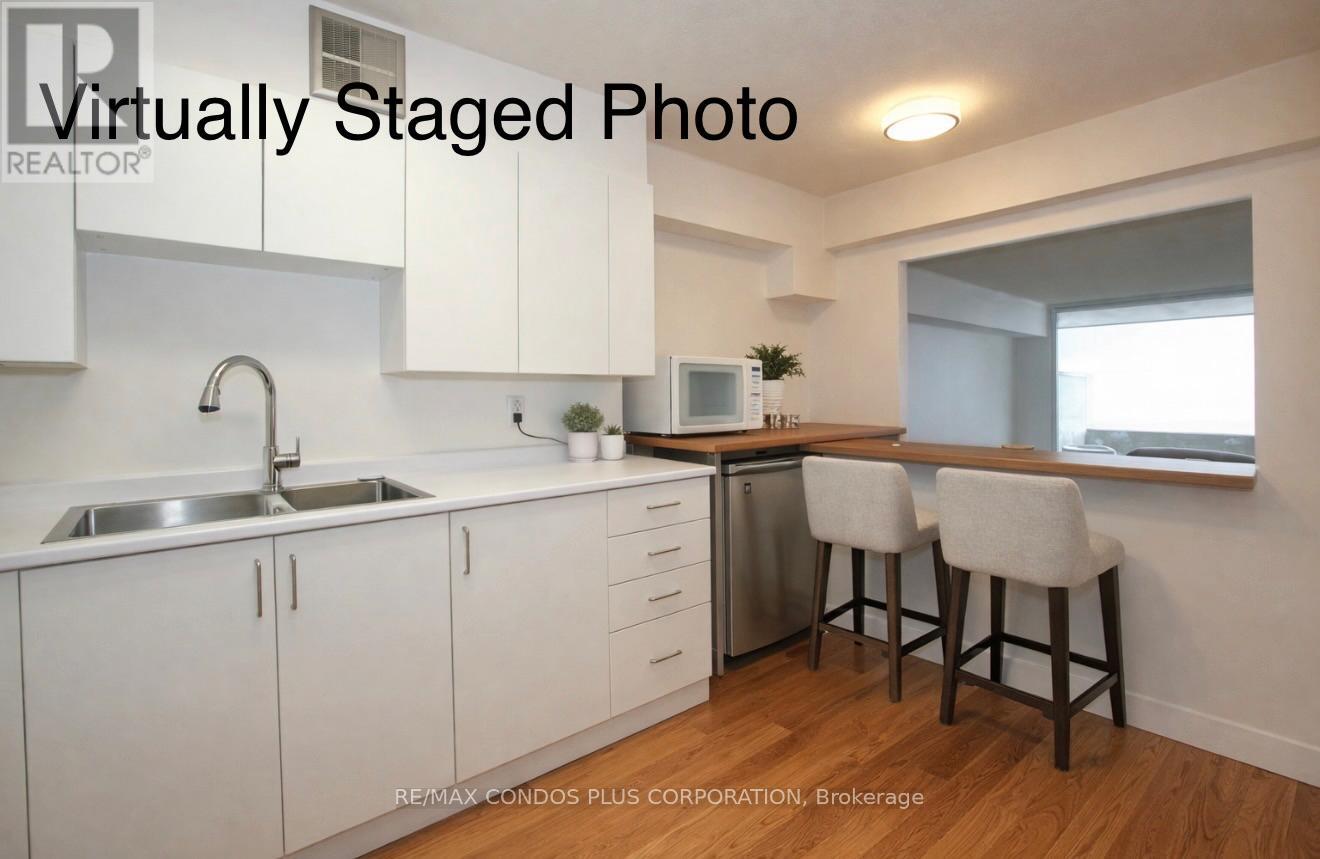 1605 - 260 Scarlett Road, Toronto, Ontario  M6N 4X6 - Photo 11 - W12860032