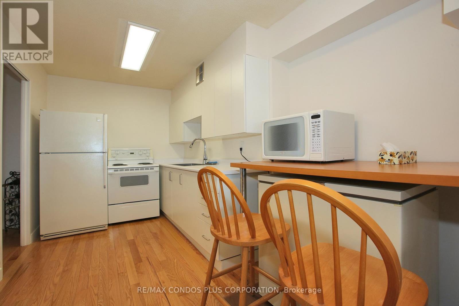 1605 - 260 Scarlett Road, Toronto, Ontario  M6N 4X6 - Photo 13 - W12860032