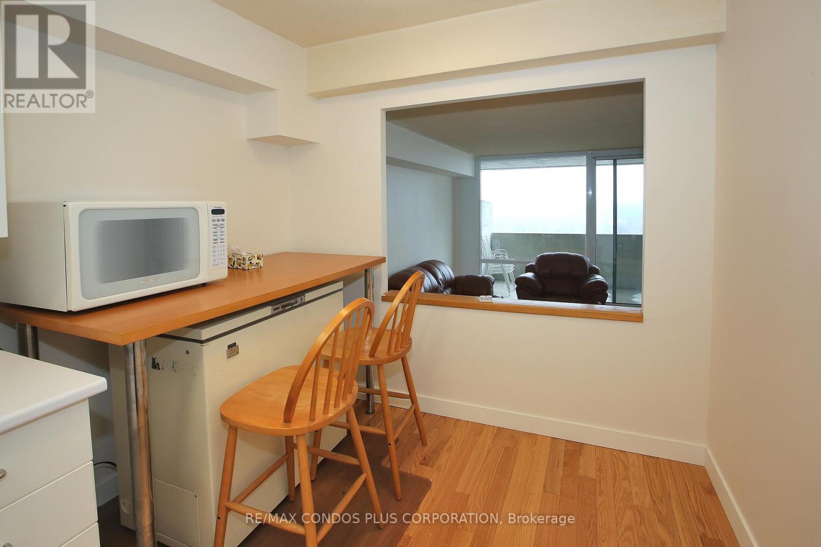 1605 - 260 Scarlett Road, Toronto, Ontario  M6N 4X6 - Photo 14 - W12860032