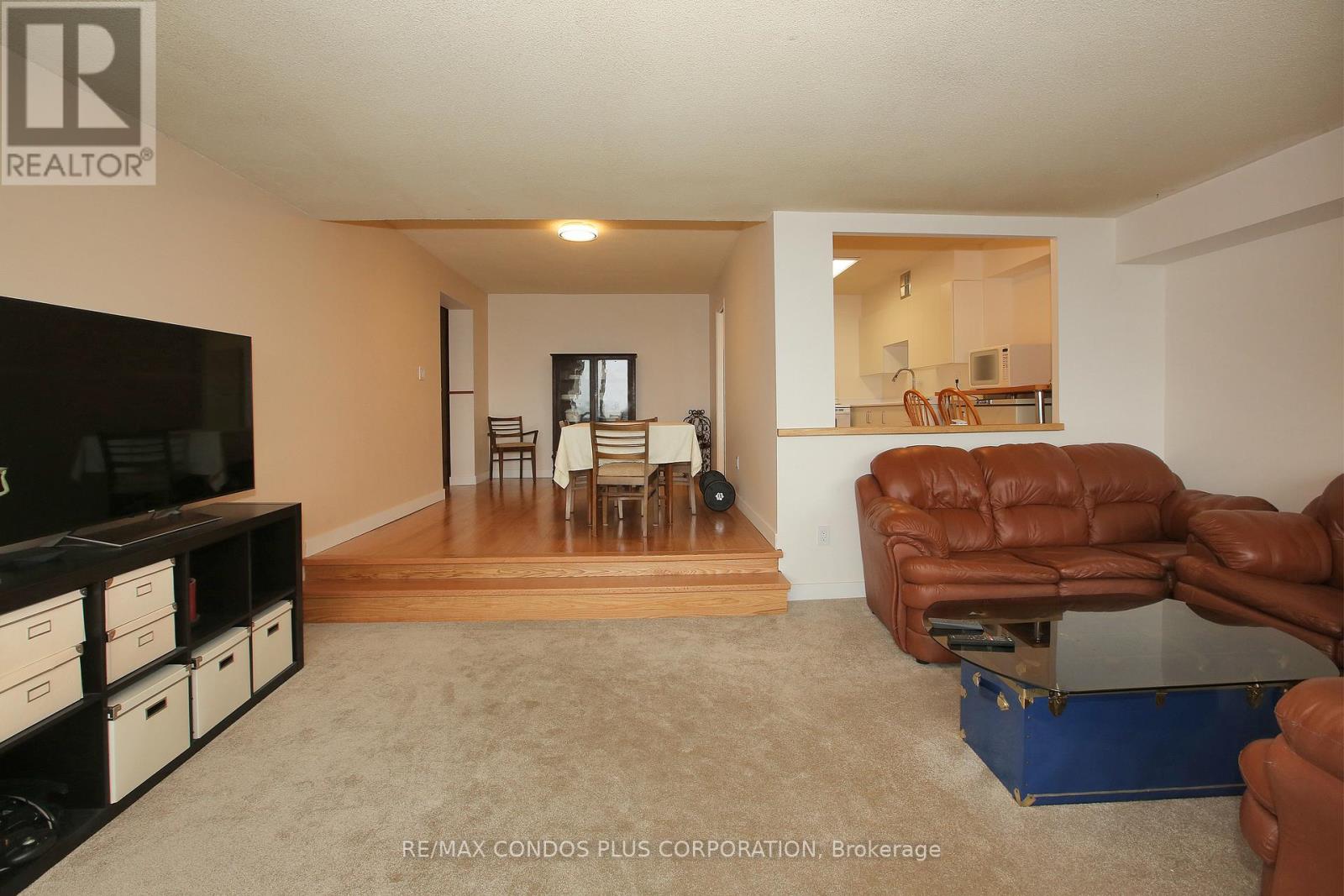 1605 - 260 Scarlett Road, Toronto, Ontario  M6N 4X6 - Photo 4 - W12860032