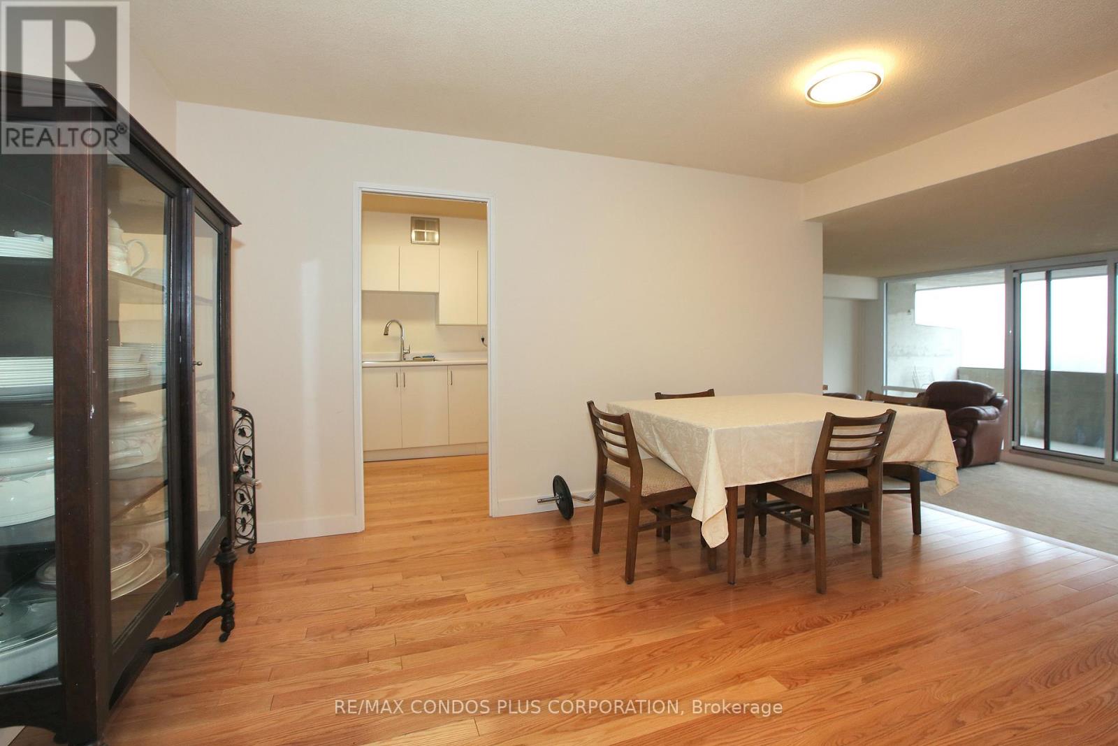 1605 - 260 Scarlett Road, Toronto, Ontario  M6N 4X6 - Photo 8 - W12860032