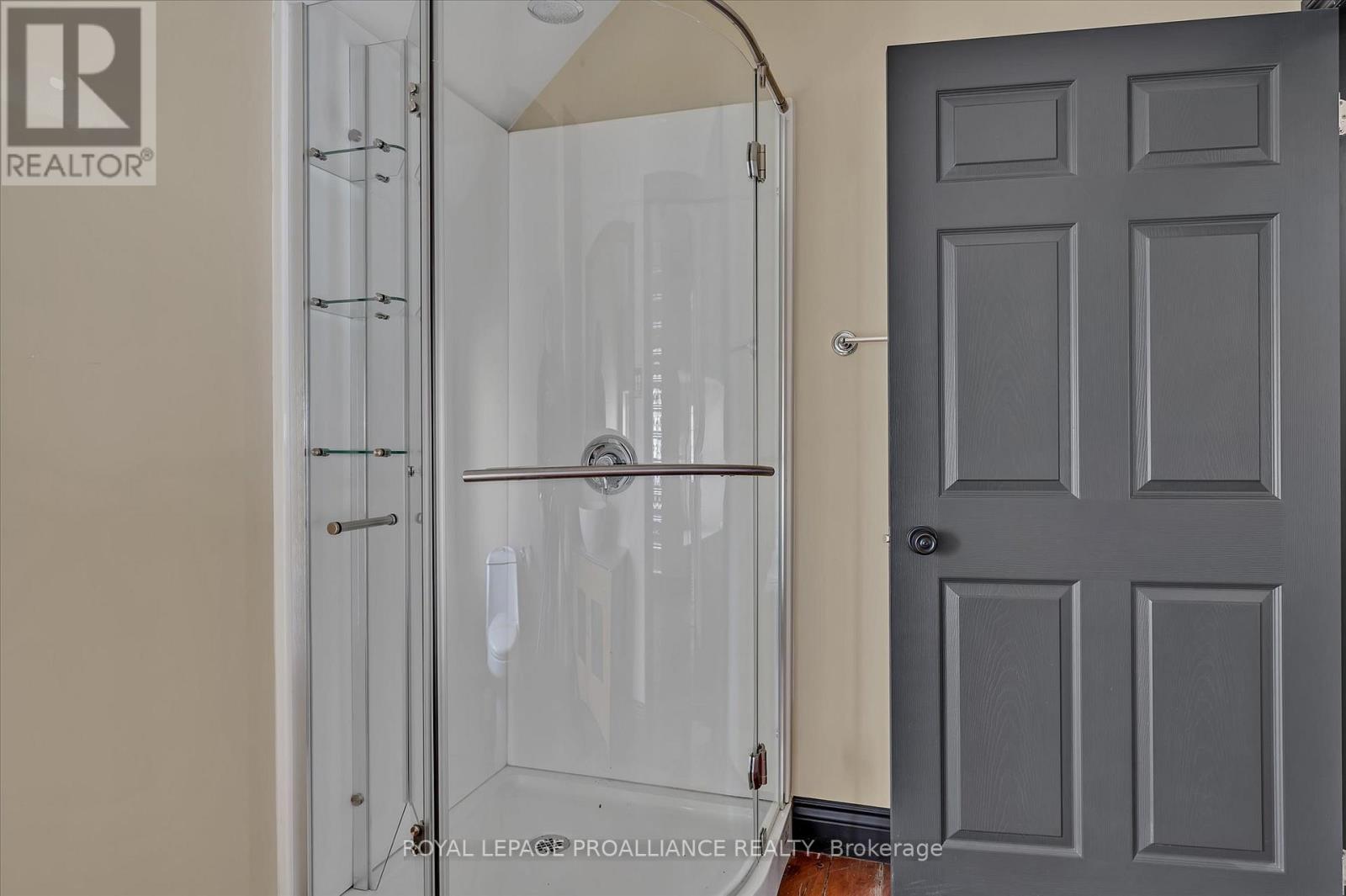 Upper Unit - 255 Mcdonnel Street S, Peterborough, Ontario  K9H 2W2 - Photo 4 - X12867230