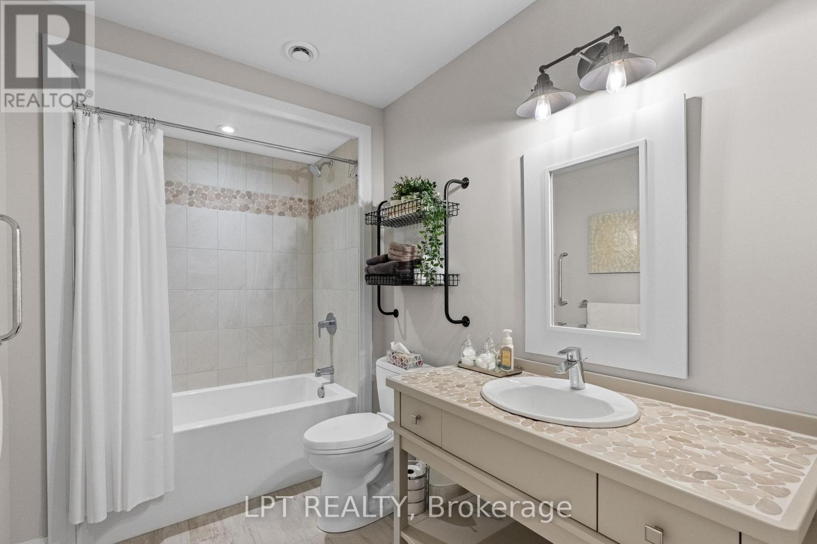 10007 Jenna Road, Lambton Shores, Ontario  N0M 1T0 - Photo 31 - X12867258