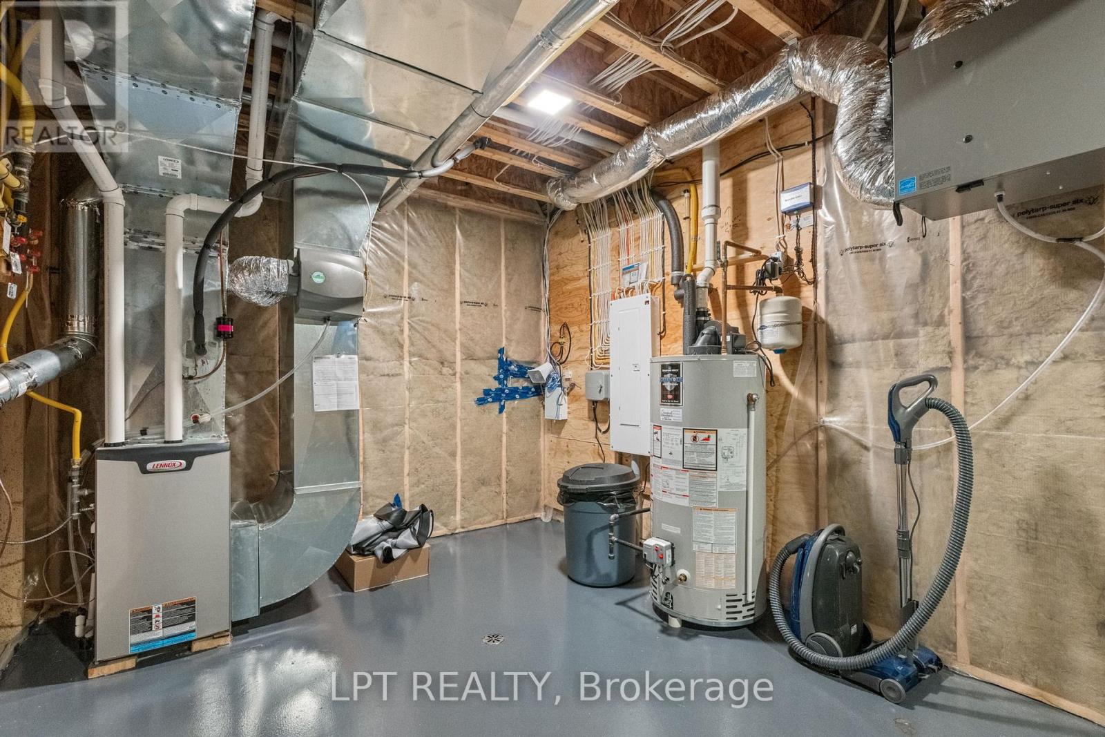 10007 Jenna Road, Lambton Shores, Ontario  N0M 1T0 - Photo 34 - X12867258