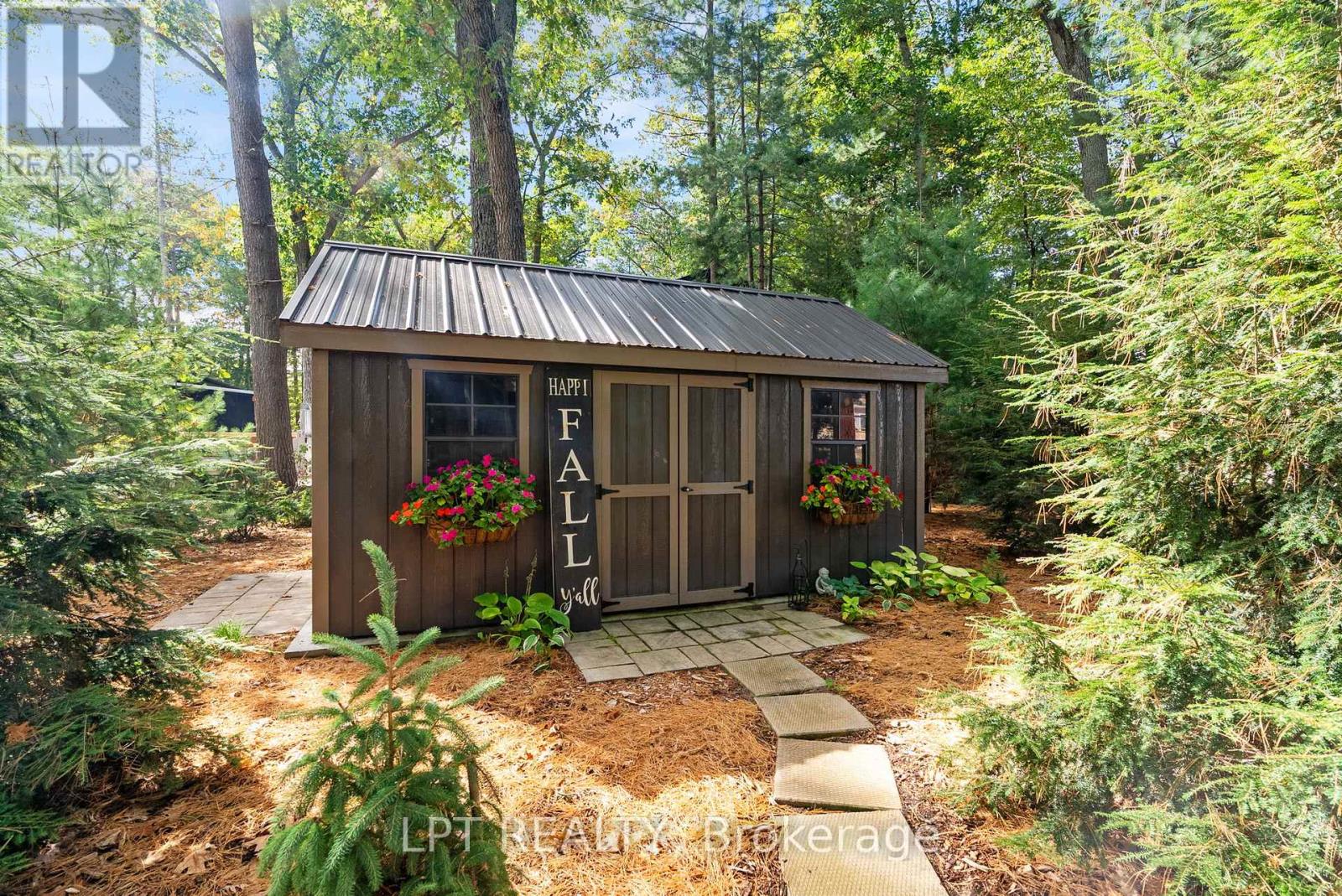 10007 Jenna Road, Lambton Shores, Ontario  N0M 1T0 - Photo 43 - X12867258