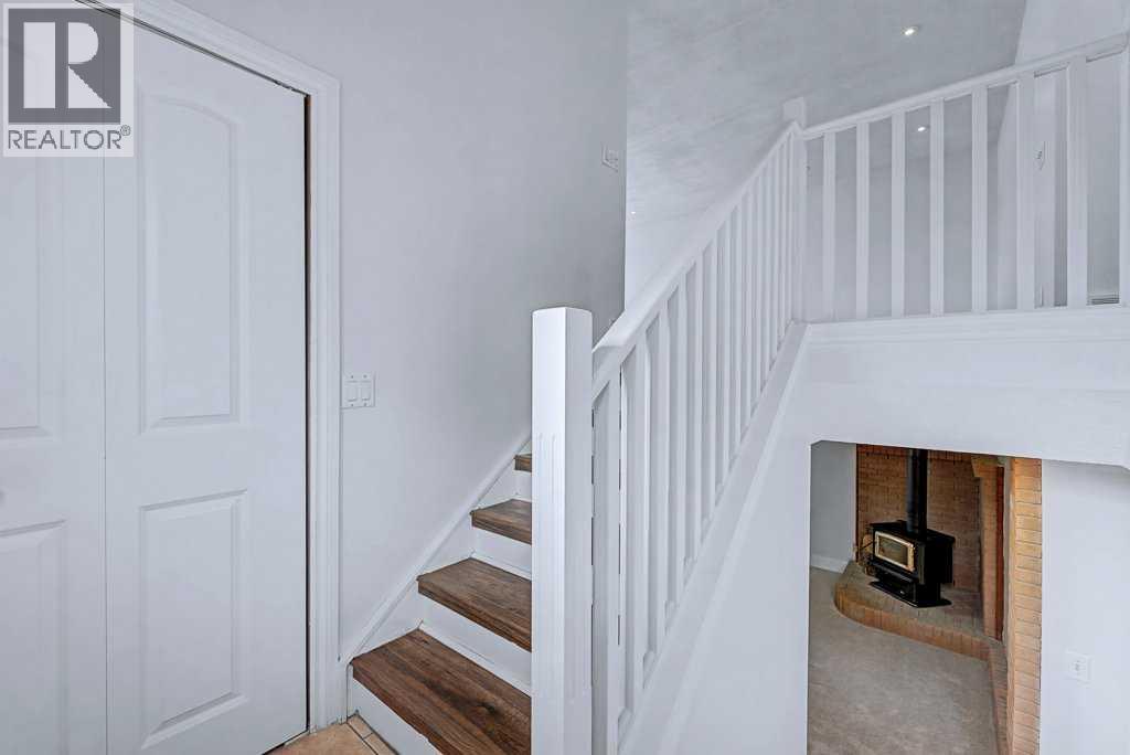 1607 Marlyn Way Ne, Calgary, Alberta  T2A 3K8 - Photo 5 - A2290581