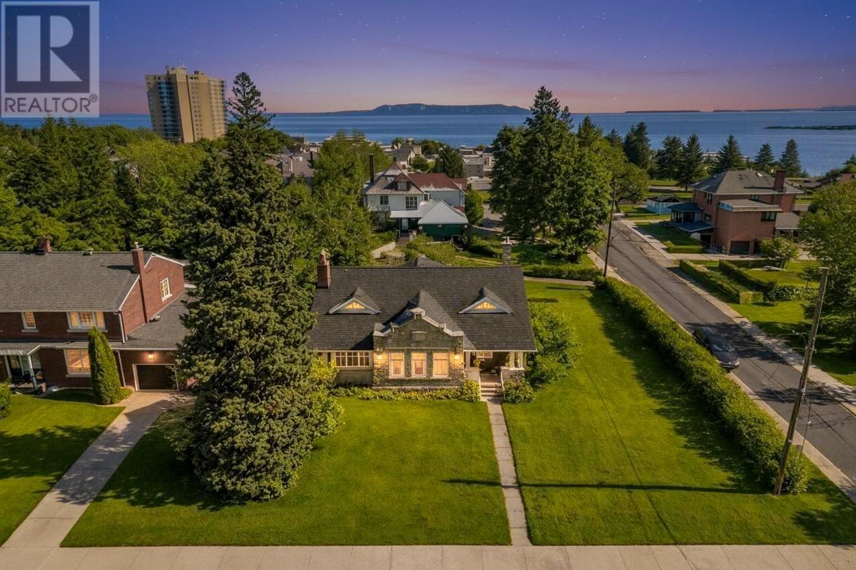 43 Summit AVE, Thunder Bay, Ontario