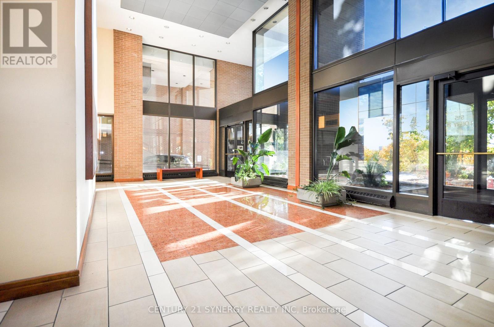 631 - 515 St Laurent Boulevard, Ottawa, Ontario  K1K 3X5 - Photo 2 - X12867316