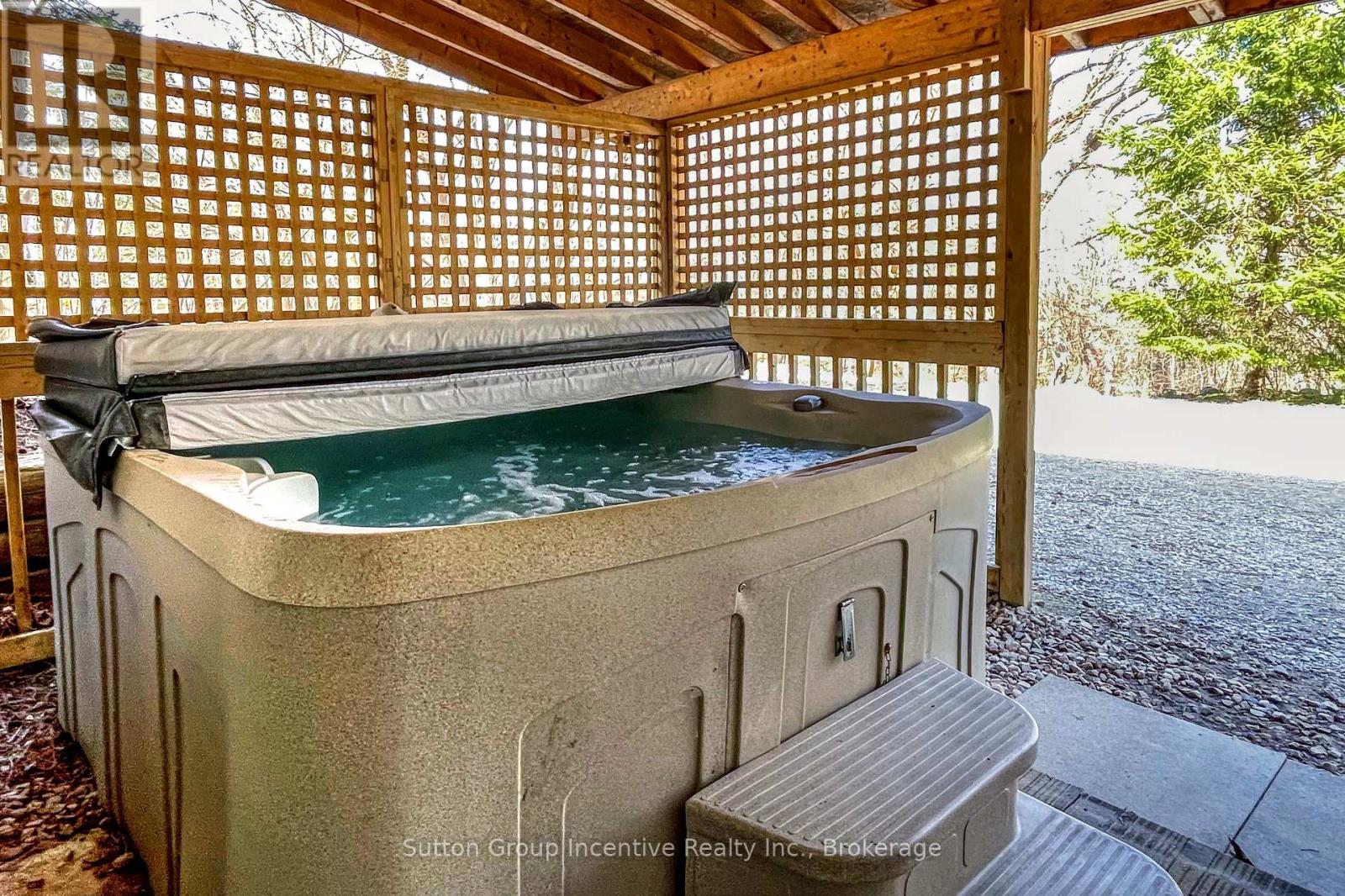 13r - 199 Arlberg Crescent, Blue Mountains, Ontario  L9Y 0M1 - Photo 4 - X12778928