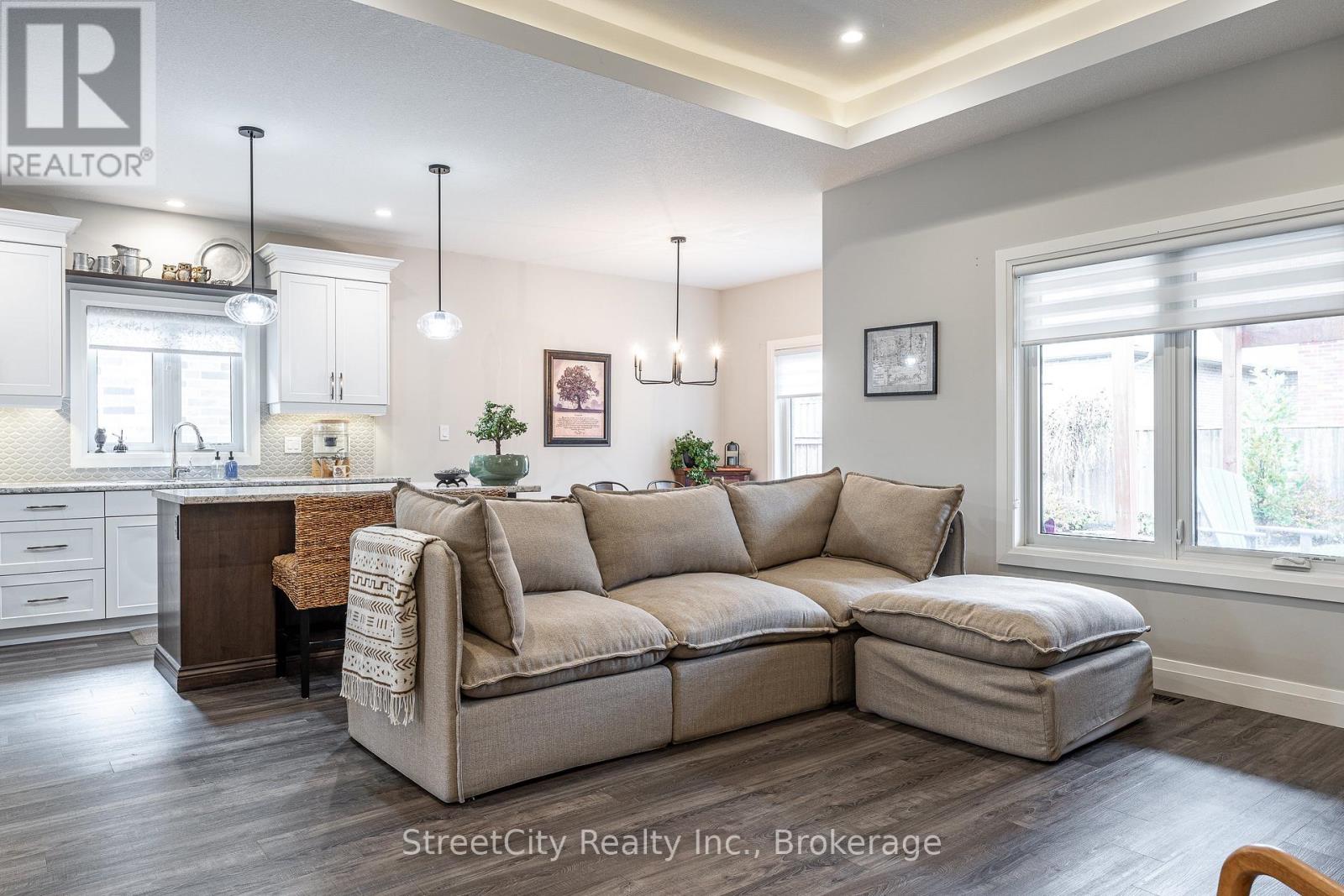 32 Culliton Street, Stratford, Ontario  N5A 0G2 - Photo 7 - X12867154