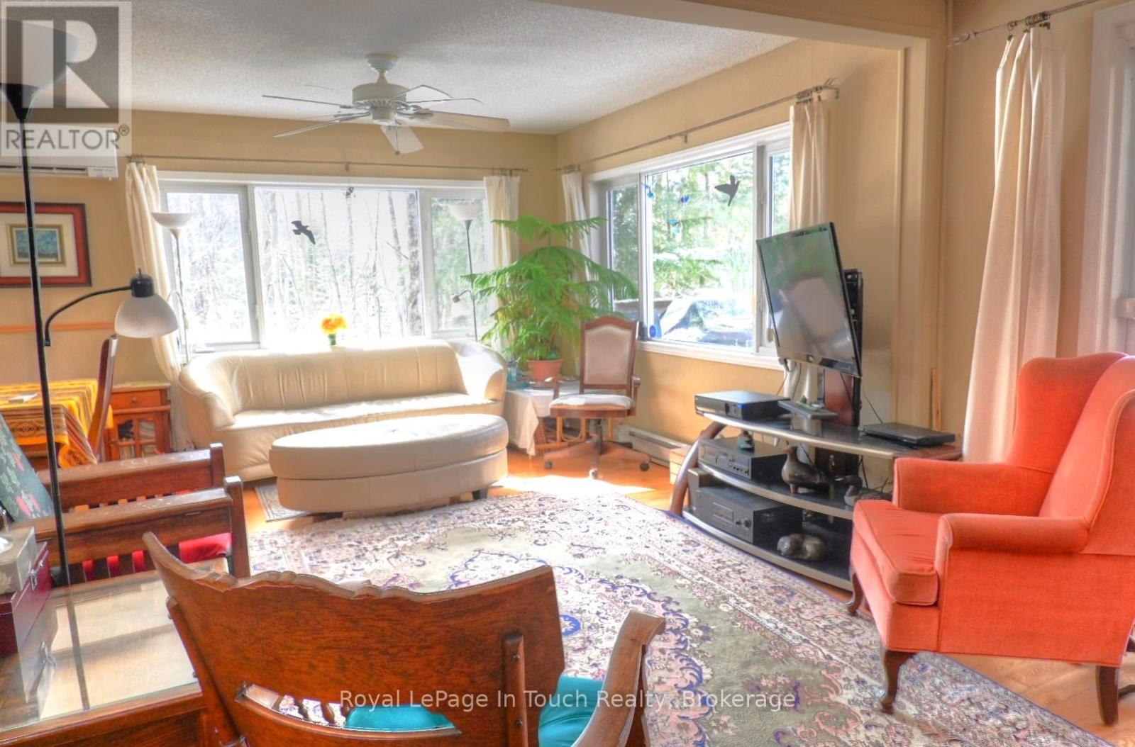 476 Hungry Bay Road E, Georgian Bay (Baxter), Ontario  L0K 1S0 - Photo 22 - X12867180