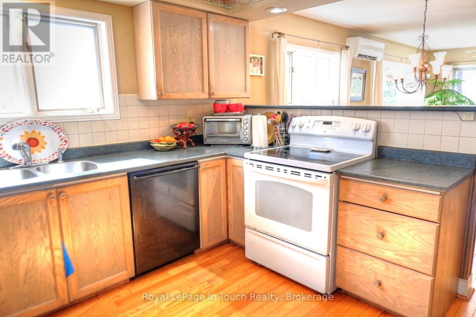 476 Hungry Bay Road E, Georgian Bay (Baxter), Ontario  L0K 1S0 - Photo 26 - X12867180