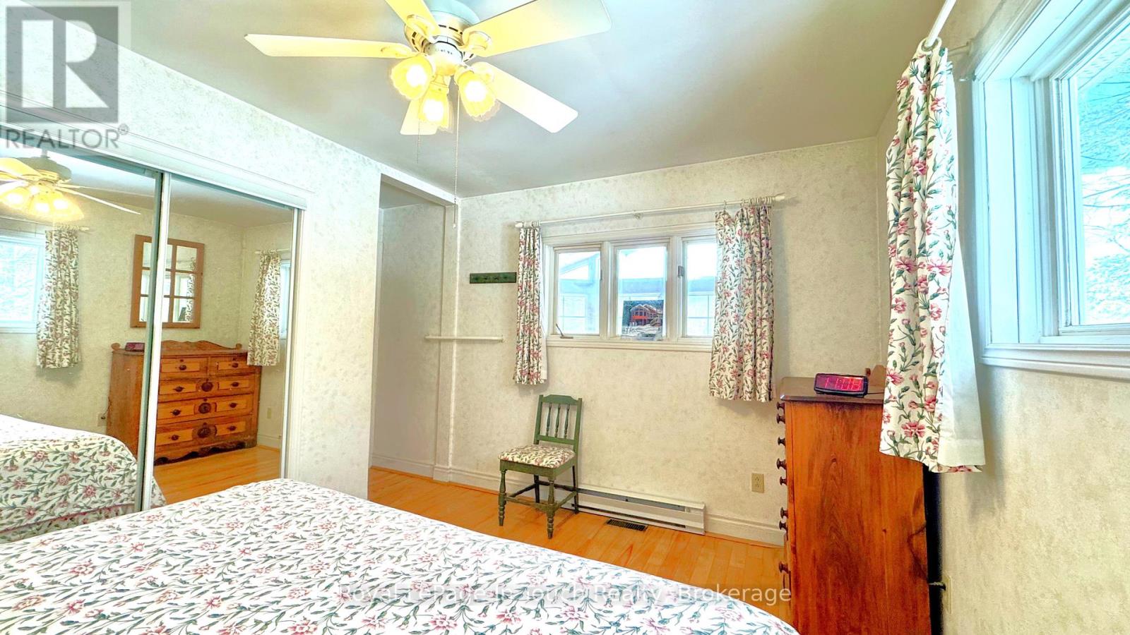 476 Hungry Bay Road E, Georgian Bay (Baxter), Ontario  L0K 1S0 - Photo 28 - X12867180