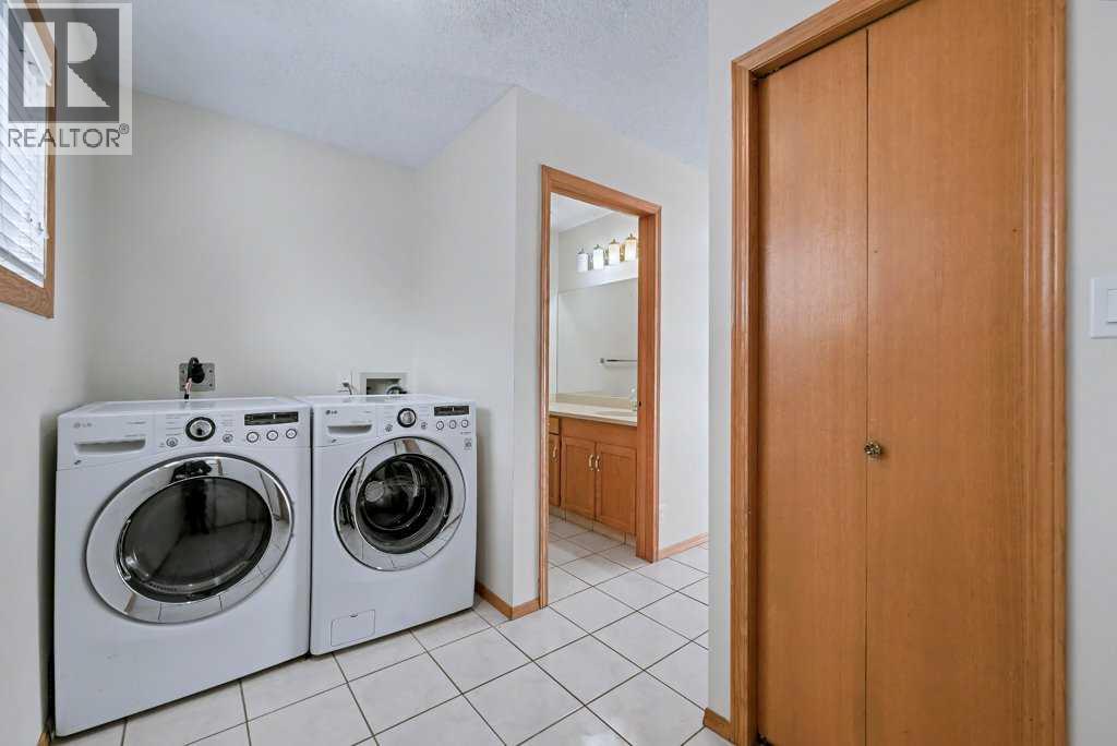 82 Wood Valley Drive Sw, Calgary, Alberta  T2W 5V6 - Photo 23 - A2290576